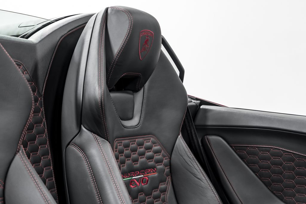 Used 2022 Lamborghini Huracan EVO RWD image 32