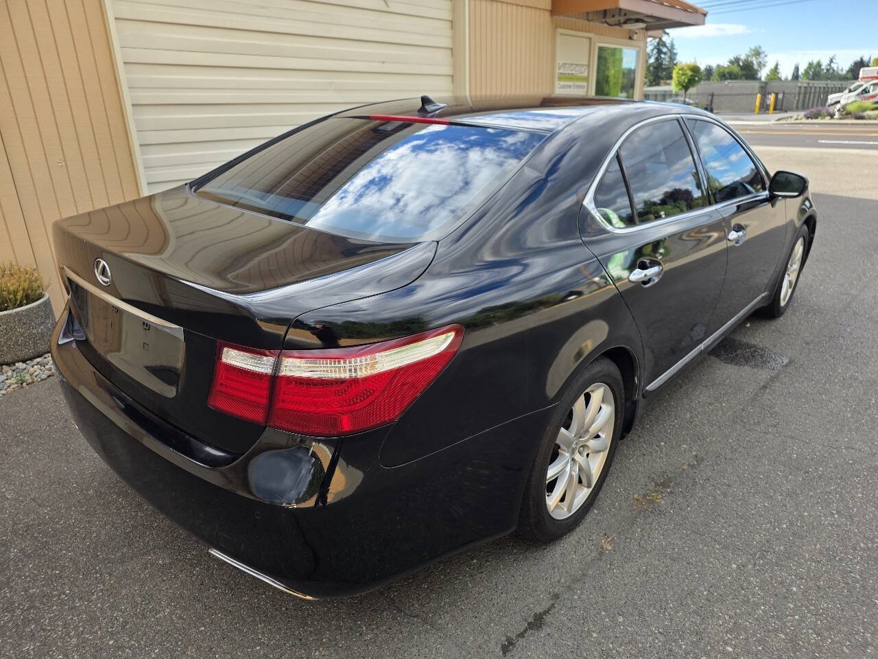 Used 2008 Lexus LS 460 w/ Comfort Pkg RWD image 6
