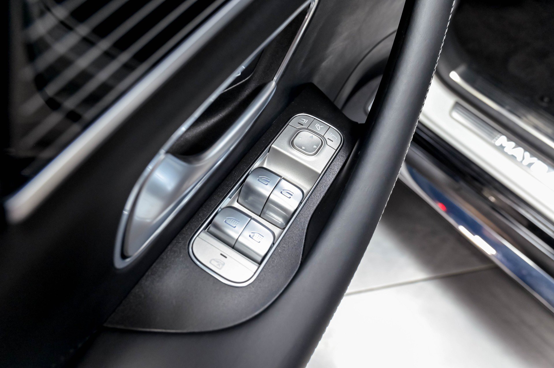 Used 2024 Mercedes-Benz Maybach GLS 600 4MATIC image 64