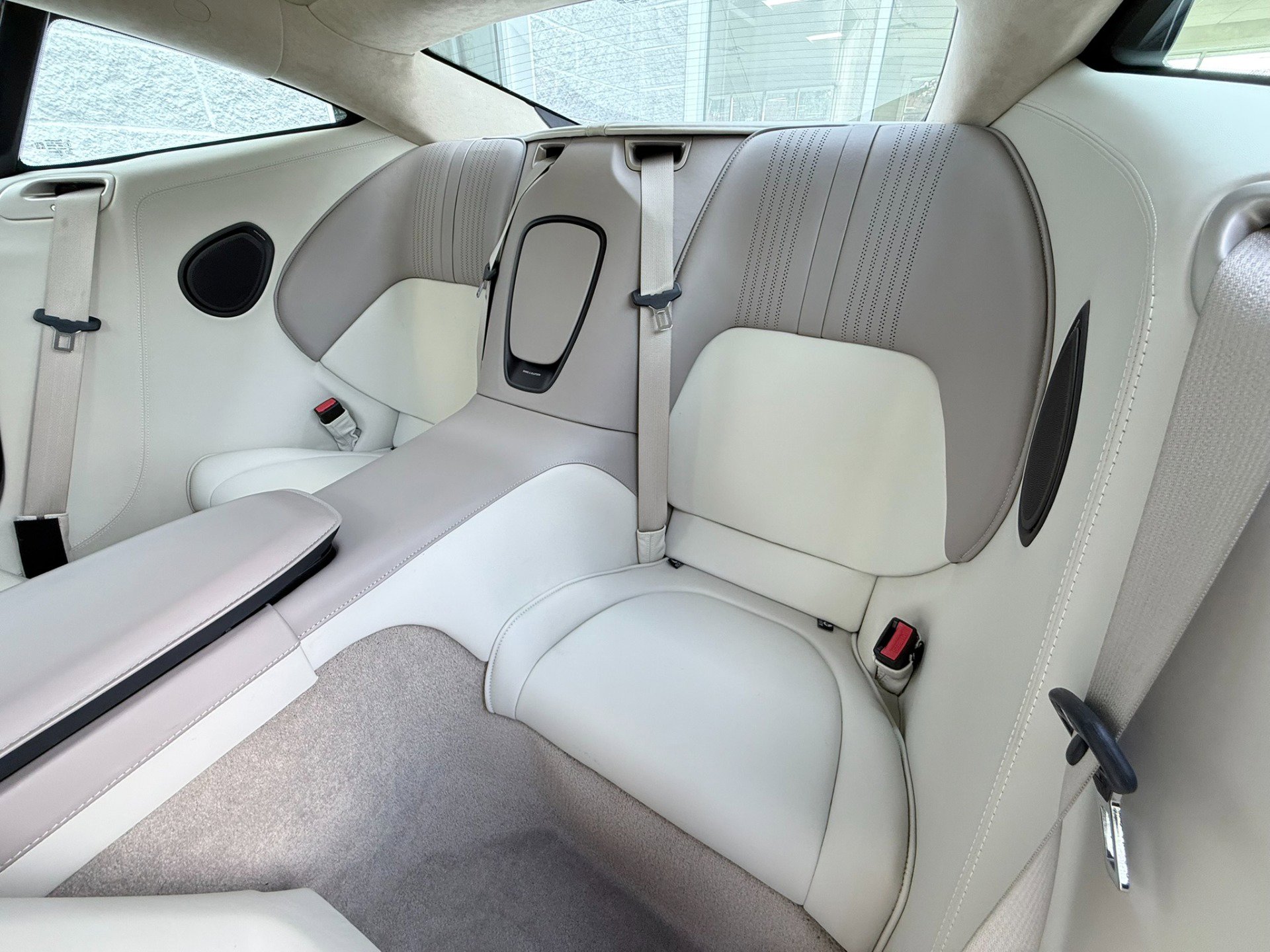 Used 2017 Aston Martin DB11 V12 image 22