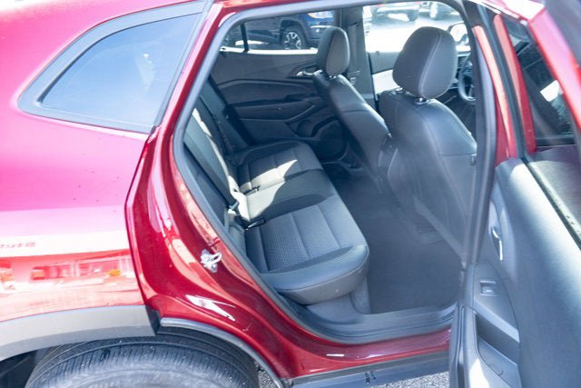 Used 2025 Chevrolet Trax LT FWD image 36