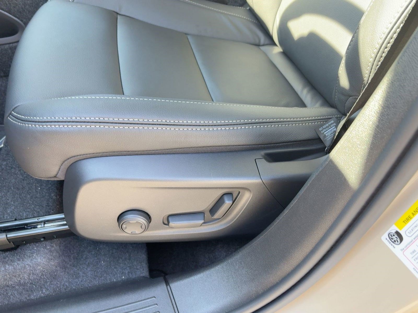 New 2026 Volvo XC40 B5 Core w/ Climate Package image 13