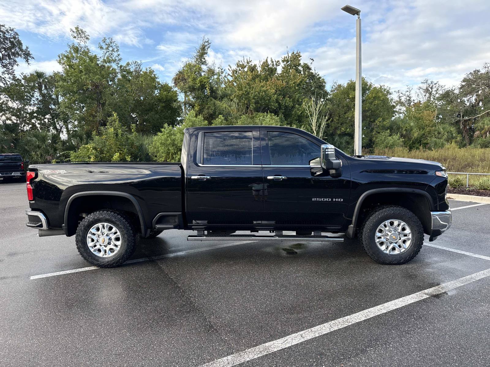 Used 2024 Chevrolet Silverado 2500 LTZ AWD/4WD image 2