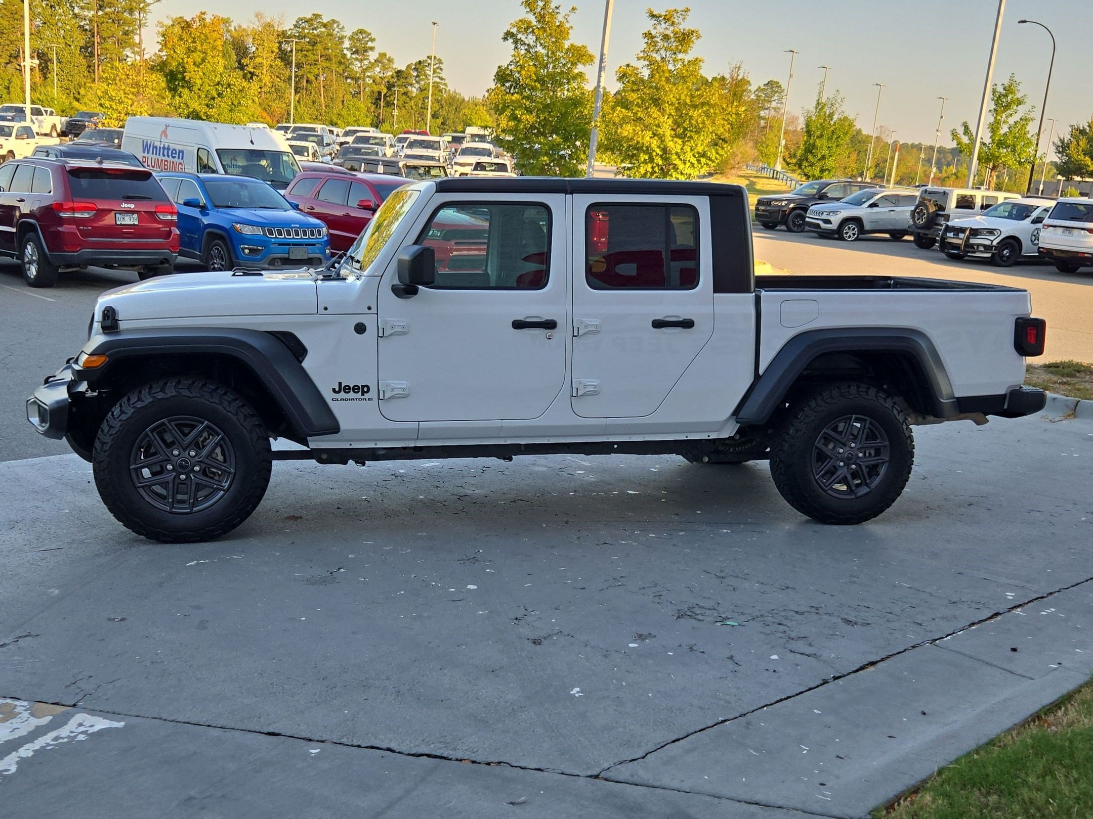 Used 2025 Jeep Gladiator Sport AWD/4WD image 4