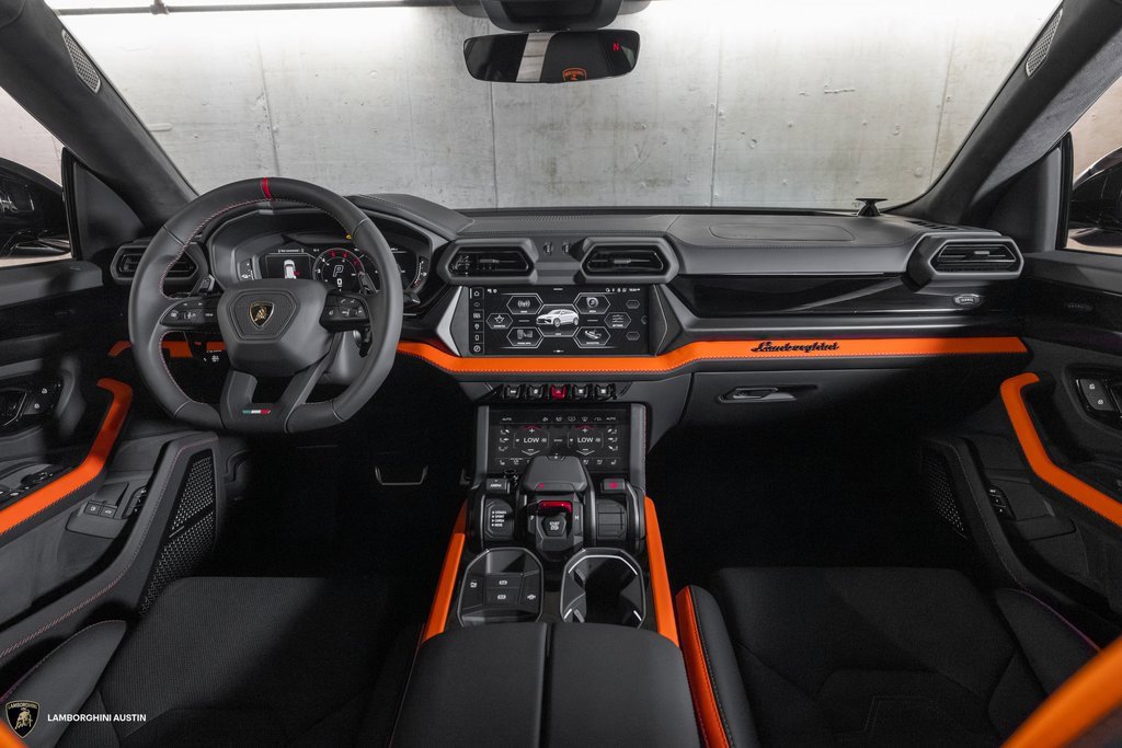 Used 2025 Lamborghini Urus SE image 2