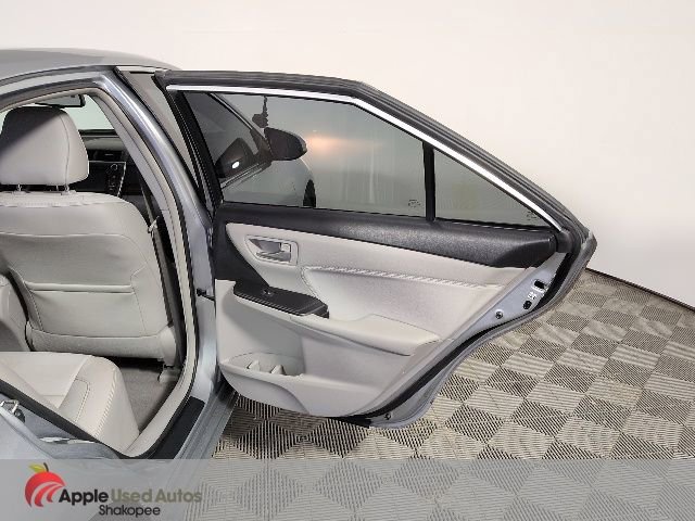 Used 2016 Toyota Camry XLE w/ Moonroof Package image 32