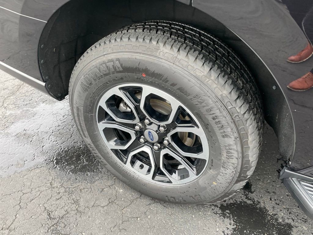 Used 2024 Ford Expedition XLT image 3