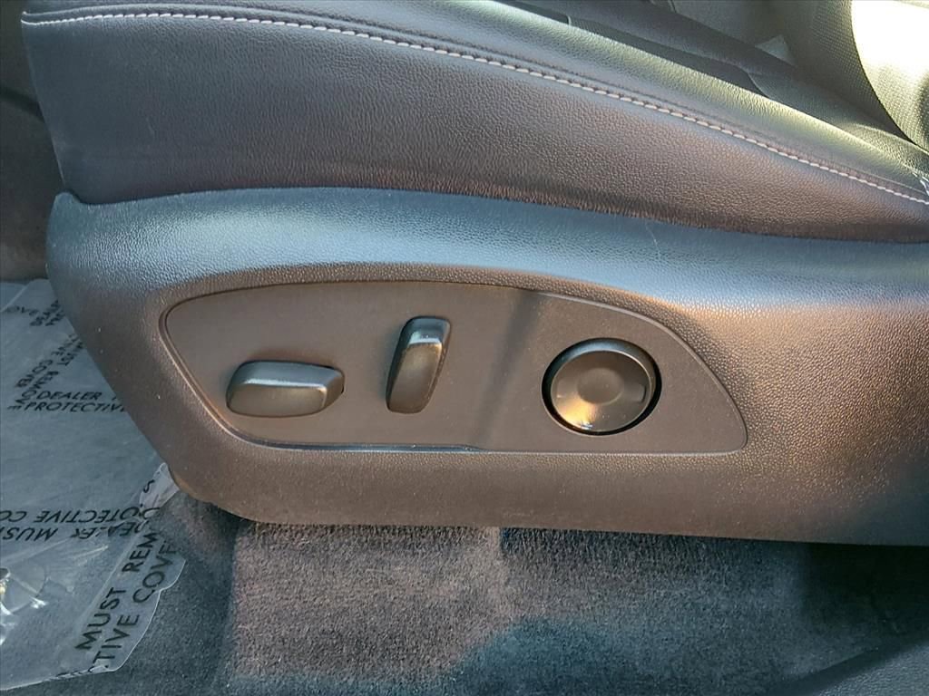 Used 2024 Chevrolet Traverse LT FWD image 16