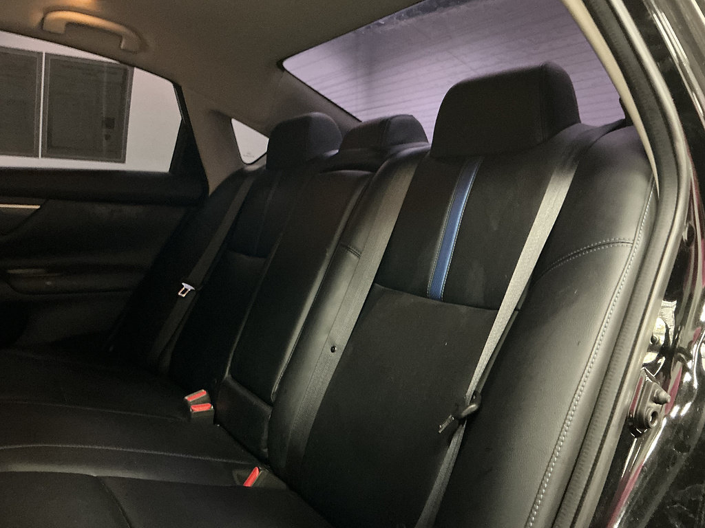 Used 2018 Nissan Altima 2.5 SR w/ SR Midnight Edition FWD image 17