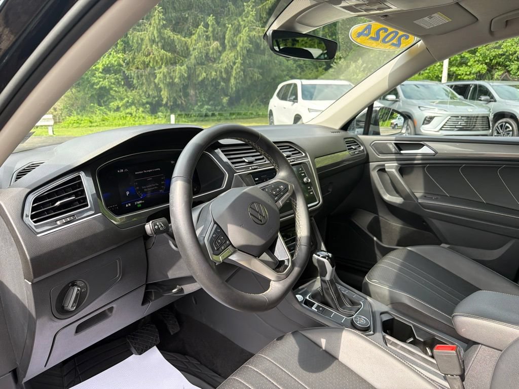 Used 2024 Volkswagen Tiguan Wolfsburg Edition AWD/4WD image 13