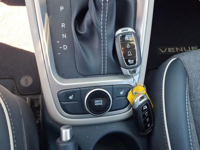 Used 2023 Hyundai Venue Limited w/ Cargo Package image 26