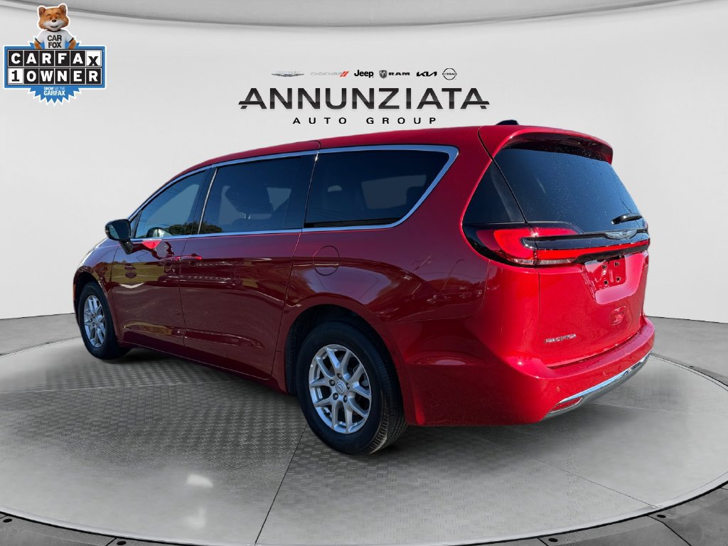 Used 2026 Chrysler Pacifica Select FWD image 3