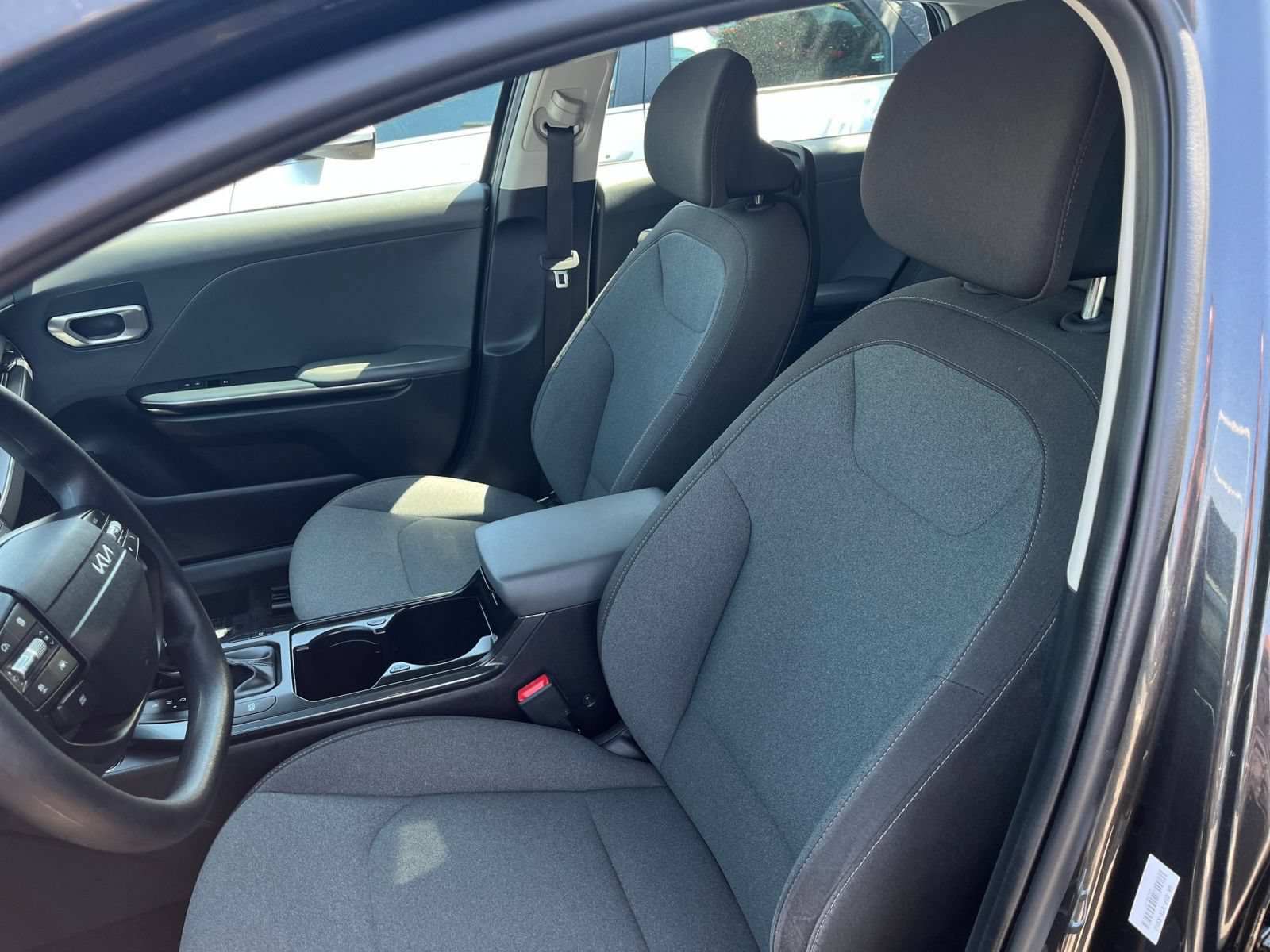 Used 2025 Kia K4 FWD image 28