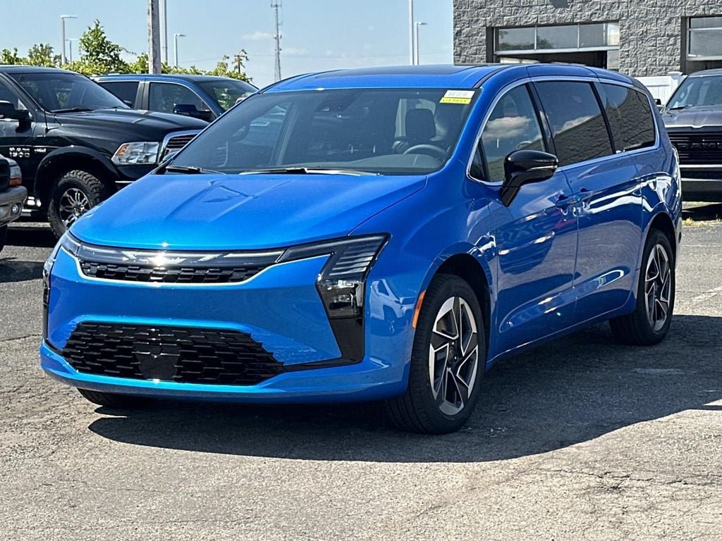 New 2027 Chrysler Pacifica Limited AWD/4WD image 6