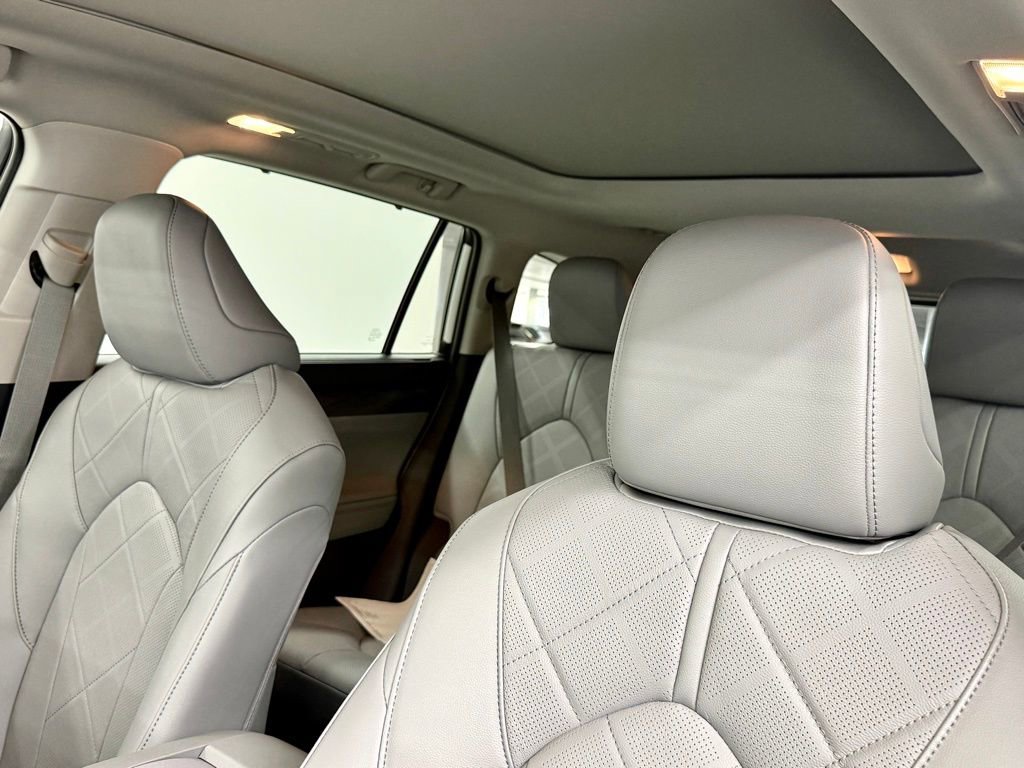 Used 2026 Toyota Highlander Platinum AWD/4WD image 25