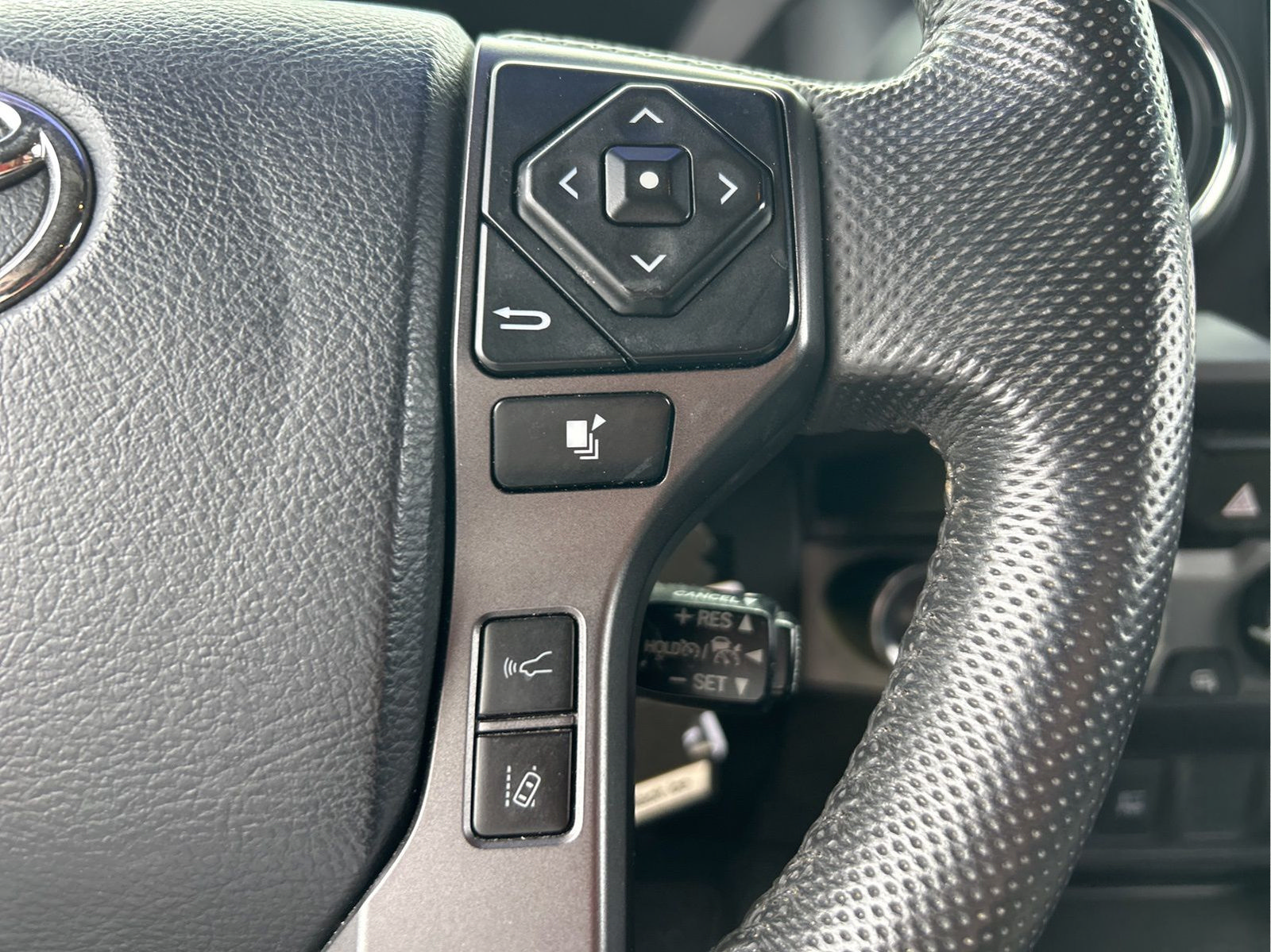 Used 2020 Toyota Tacoma TRD Sport AWD/4WD image 16