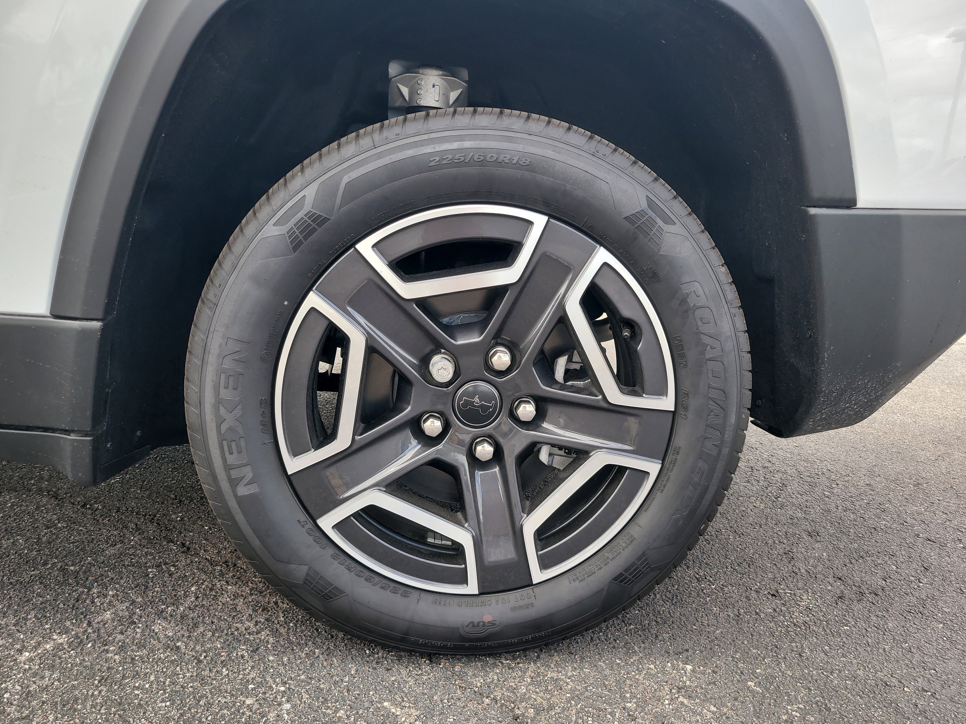 New 2026 Jeep Cherokee Laredo image 9