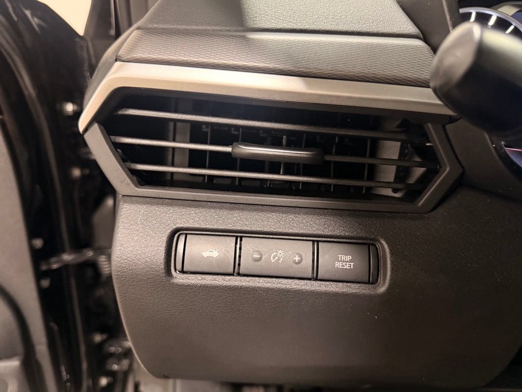 Used 2025 Nissan Altima 2.5 SR FWD image 15