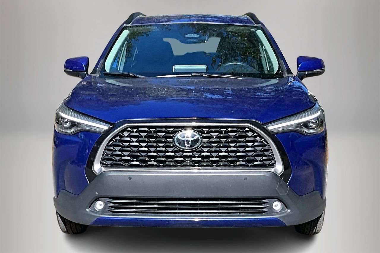 Used 2024 Toyota Corolla Cross XLE image 3