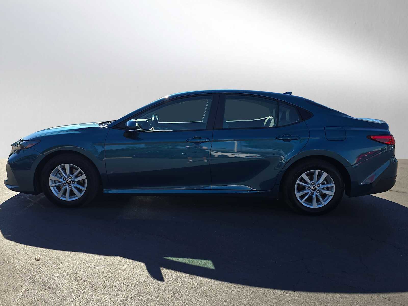 Used 2025 Toyota Camry LE image 6