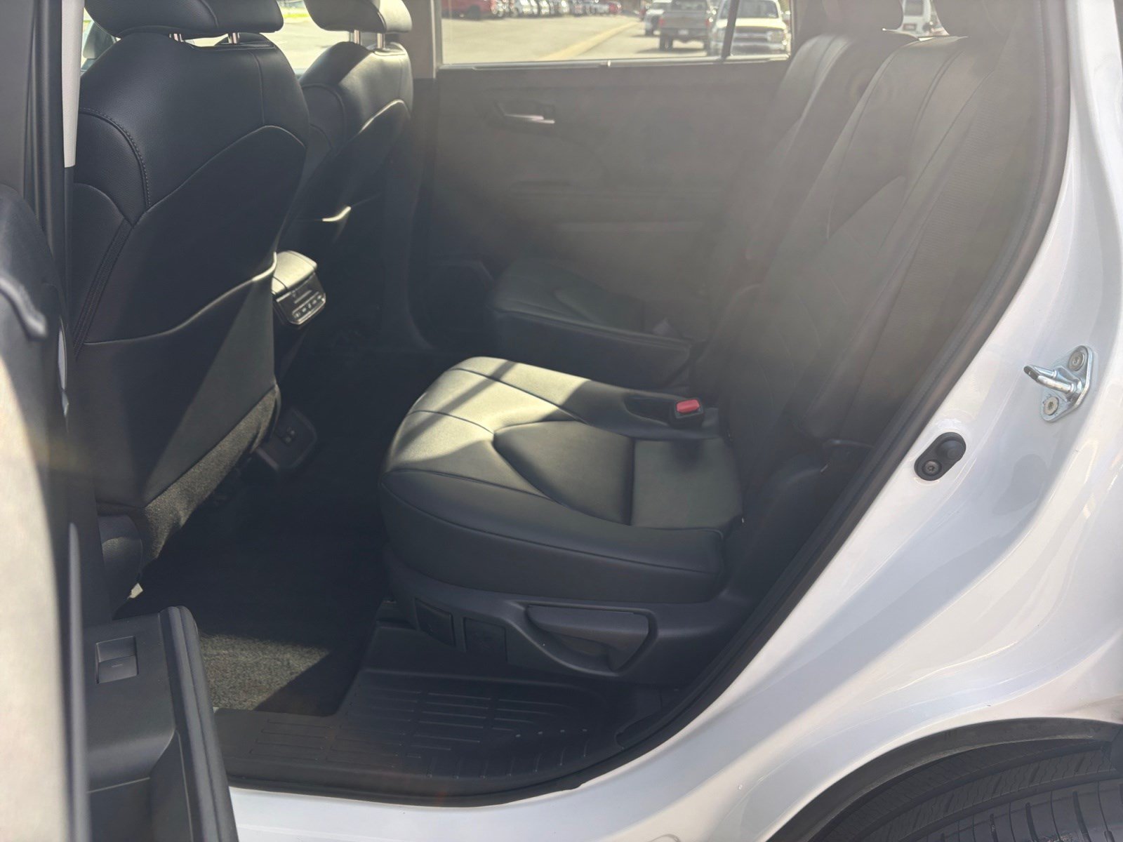 Used 2026 Toyota Highlander XLE AWD/4WD image 25