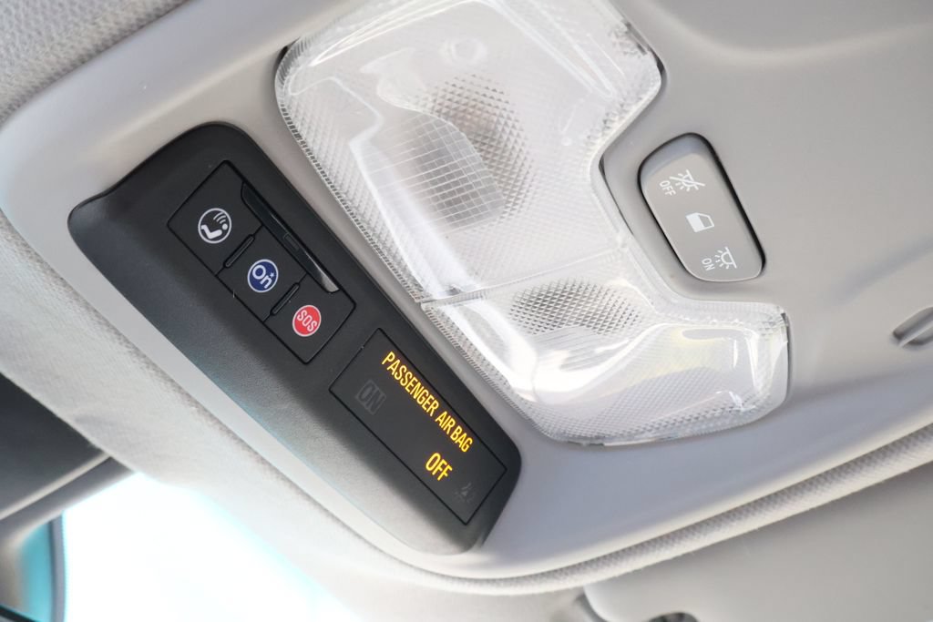 Used 2017 Chevrolet Bolt Premier w/ Driver Confidence II Package FWD image 31
