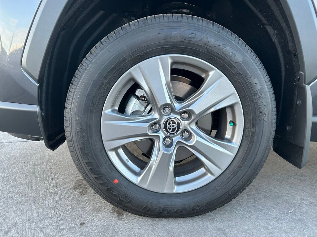 Used 2025 Toyota RAV4 XLE image 30