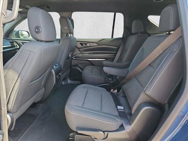 Used 2025 Chevrolet Traverse LT w/ Driver Confidence Package FWD image 24