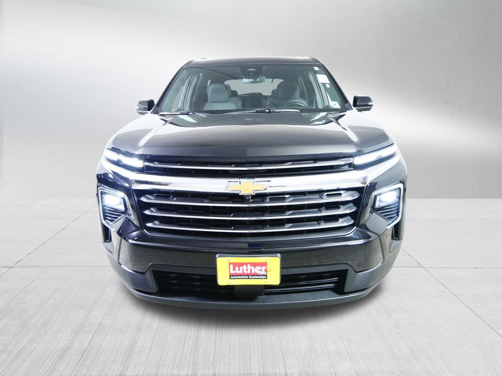 Used 2024 Chevrolet Traverse LT image 2