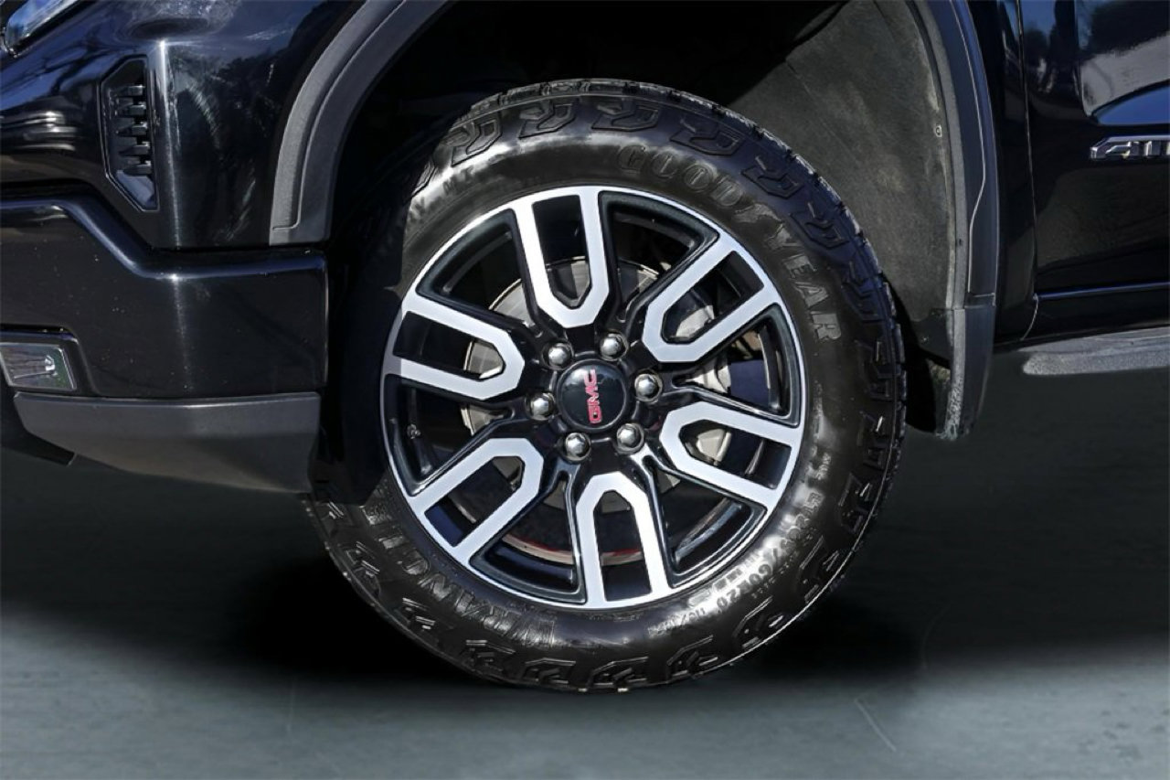 Used 2023 GMC Sierra 1500 AT4 w/ Technology Package image 26