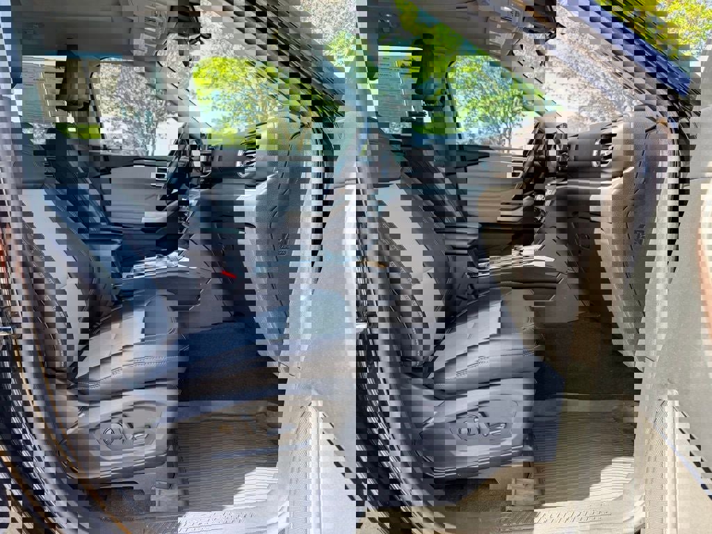 Used 2023 Ford Explorer XLT w/ Equipment Group 202A image 11