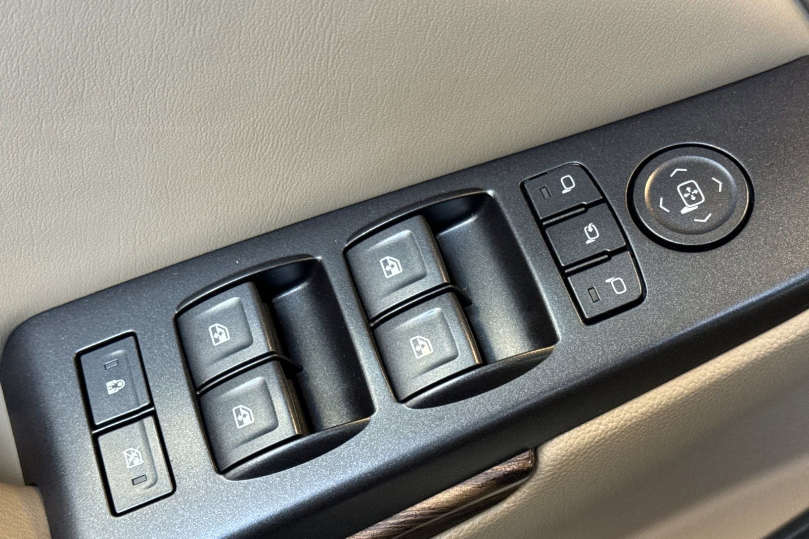 Used 2015 GMC Yukon SLT w/ Open Road Package image 14