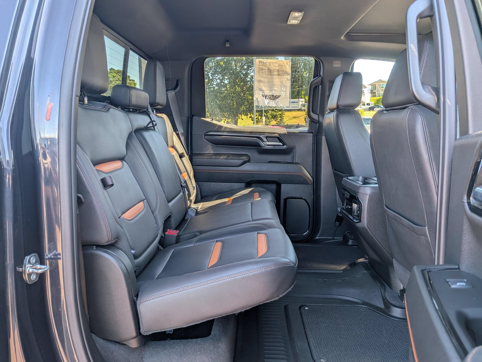 Used 2023 GMC Sierra 1500 AT4 w/ Technology Package AWD/4WD image 9