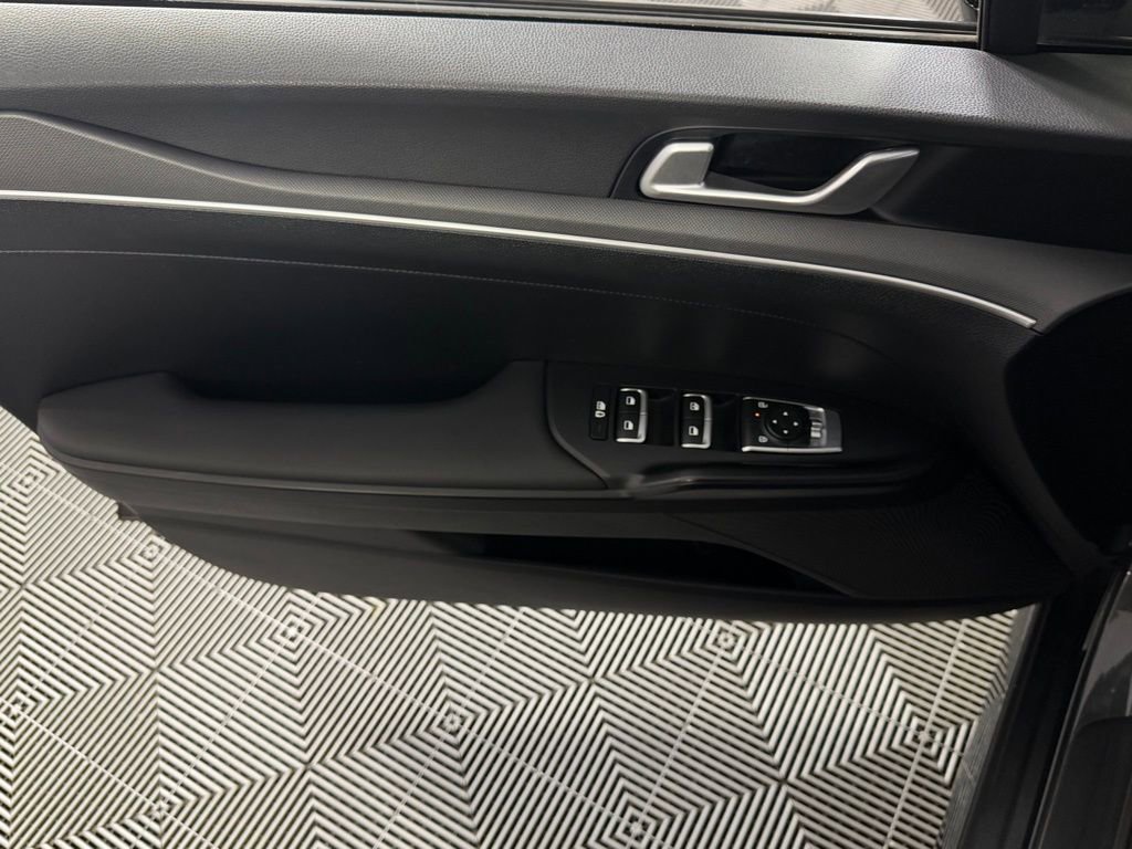 Used 2025 Kia K5 LXS image 24