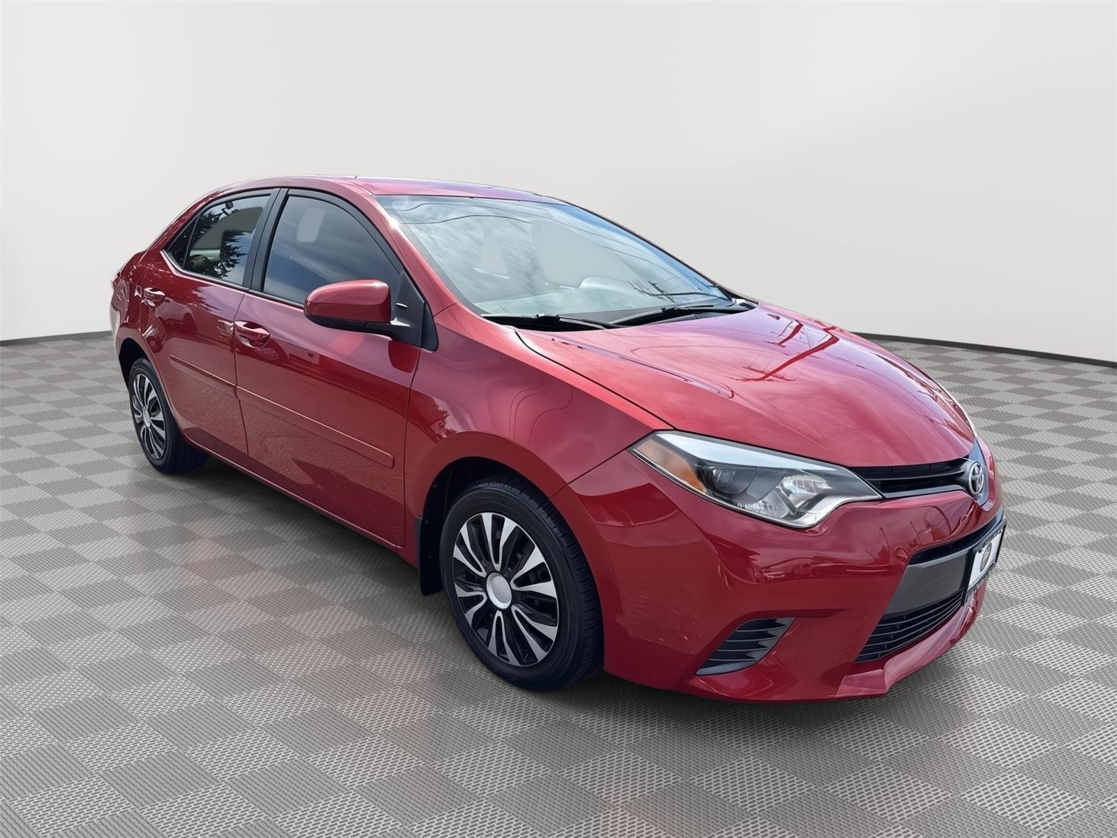Used 2015 Toyota Corolla LE image 4
