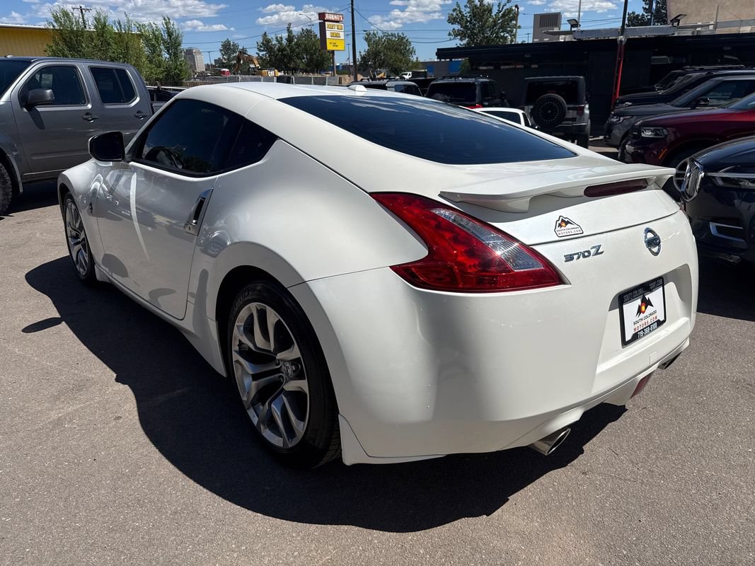 Used 2013 Nissan 370Z Touring RWD image 5