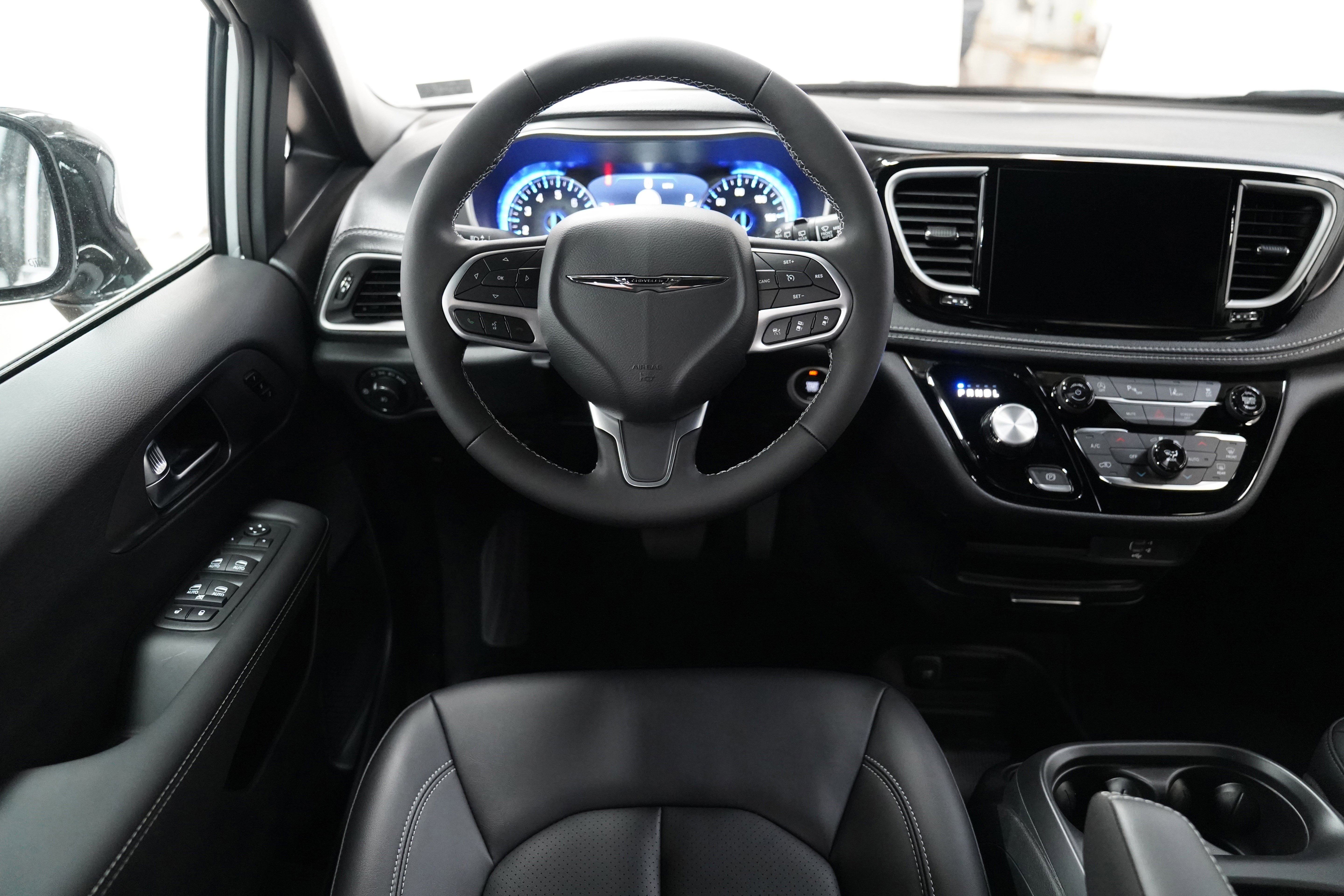 New 2026 Chrysler Pacifica Select image 13