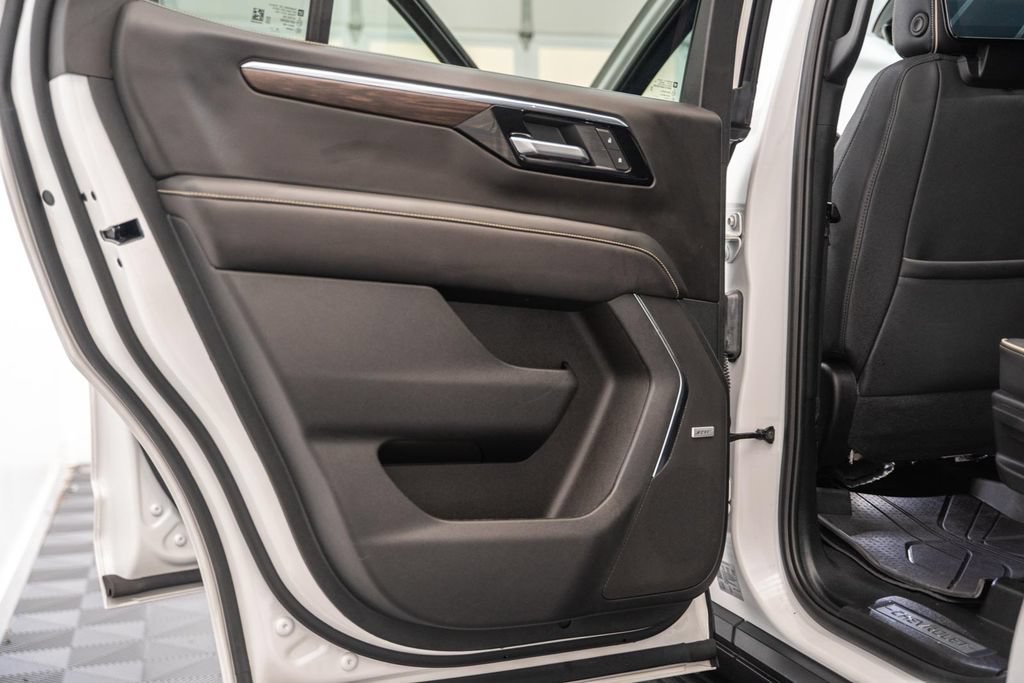 Used 2025 Chevrolet Tahoe Premier AWD/4WD image 47