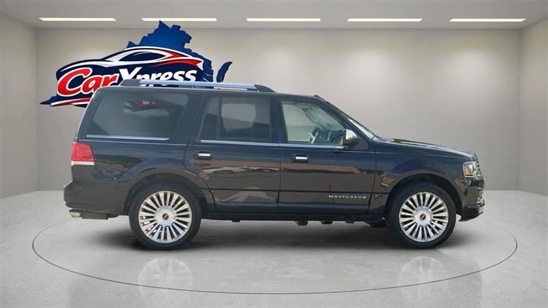 Used 2016 Lincoln Navigator Select AWD/4WD image 10