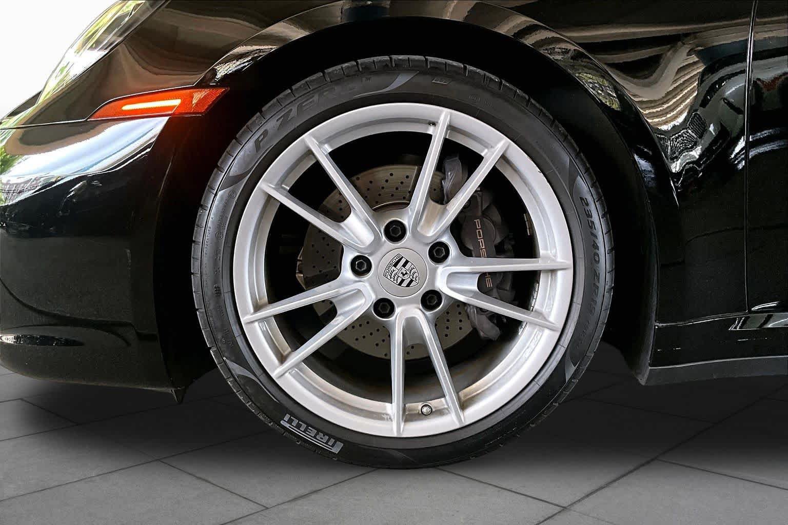 Used 2024 Porsche 911 Carrera RWD image 10