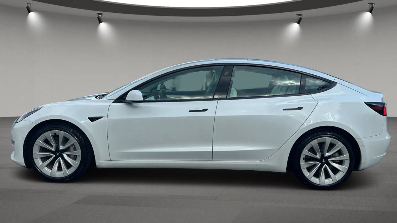 Used 2022 Tesla Model 3 Long Range AWD/4WD image 3