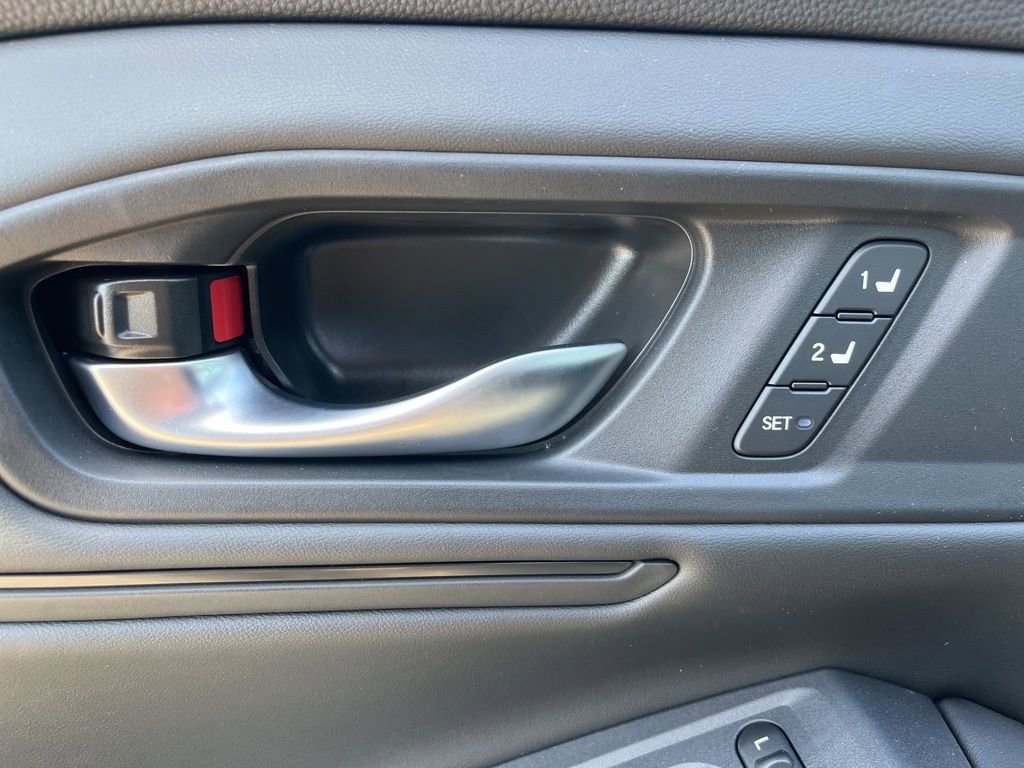 Used 2025 Honda Accord Sport image 12