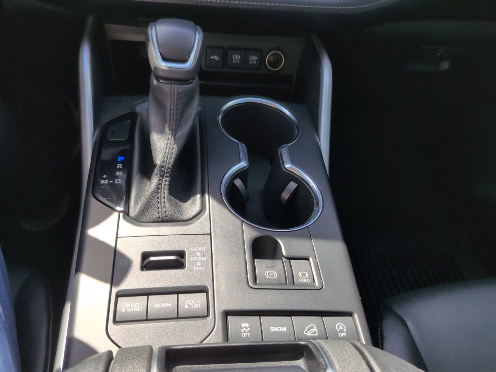 Used 2021 Toyota Highlander XLE AWD/4WD image 25