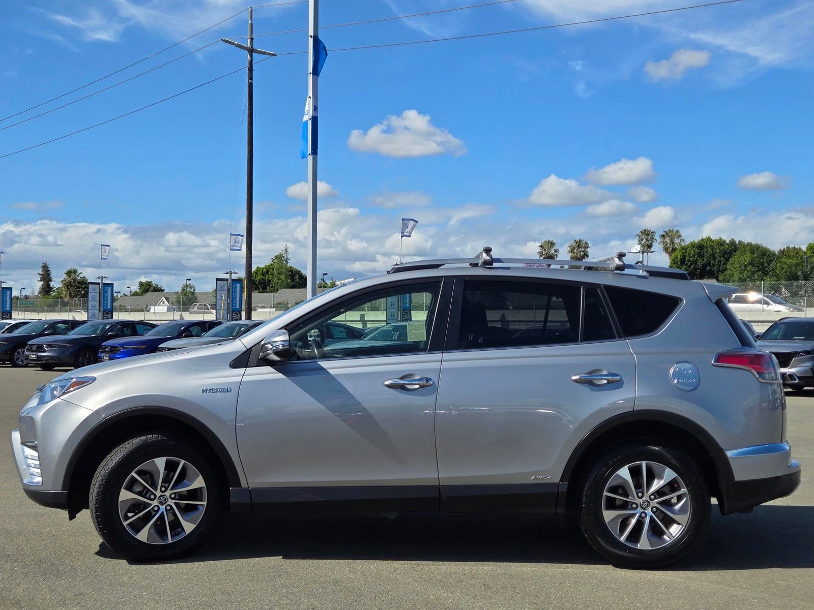 Used 2018 Toyota RAV4 XLE w/ Convenience Package AWD/4WD image 4