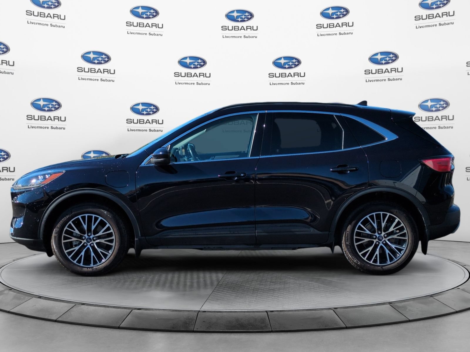 Used 2021 Ford Escape Titanium w/ Titanium Premium Package FWD image 3