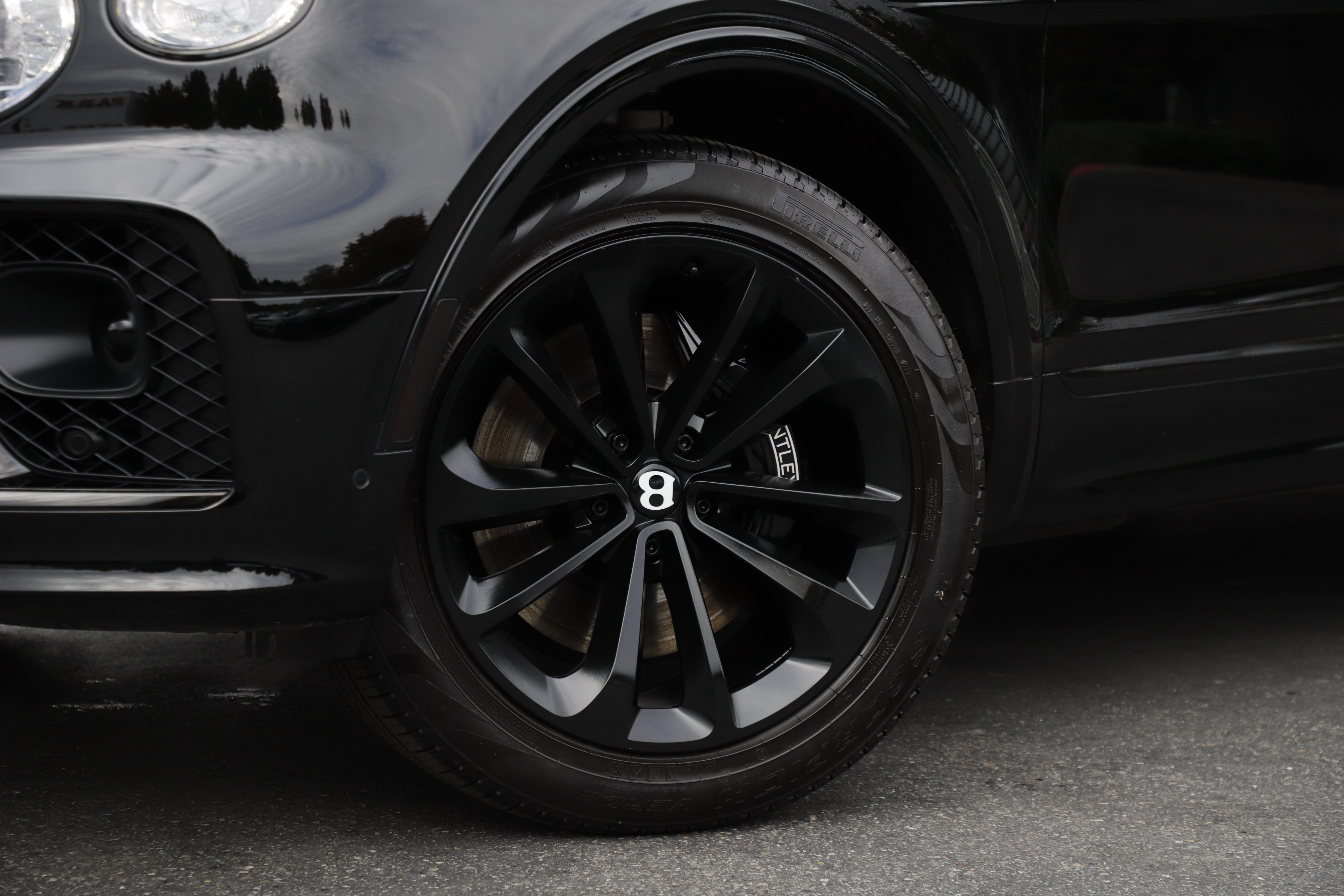 Used 2022 Bentley Bentayga AWD/4WD image 2