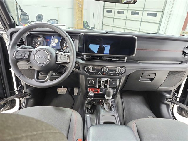 Used 2025 Jeep Wrangler Unlimited Rubicon image 23