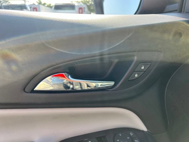 Used 2021 Chevrolet Equinox LS FWD image 12