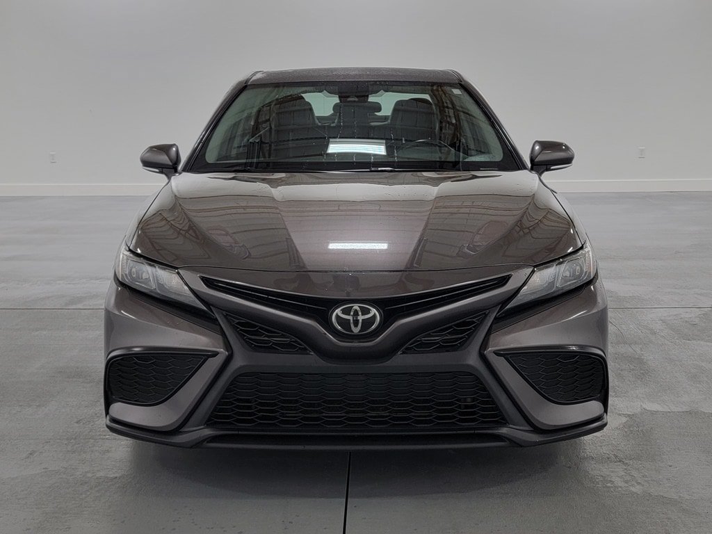 Used 2022 Toyota Camry SE FWD image 3