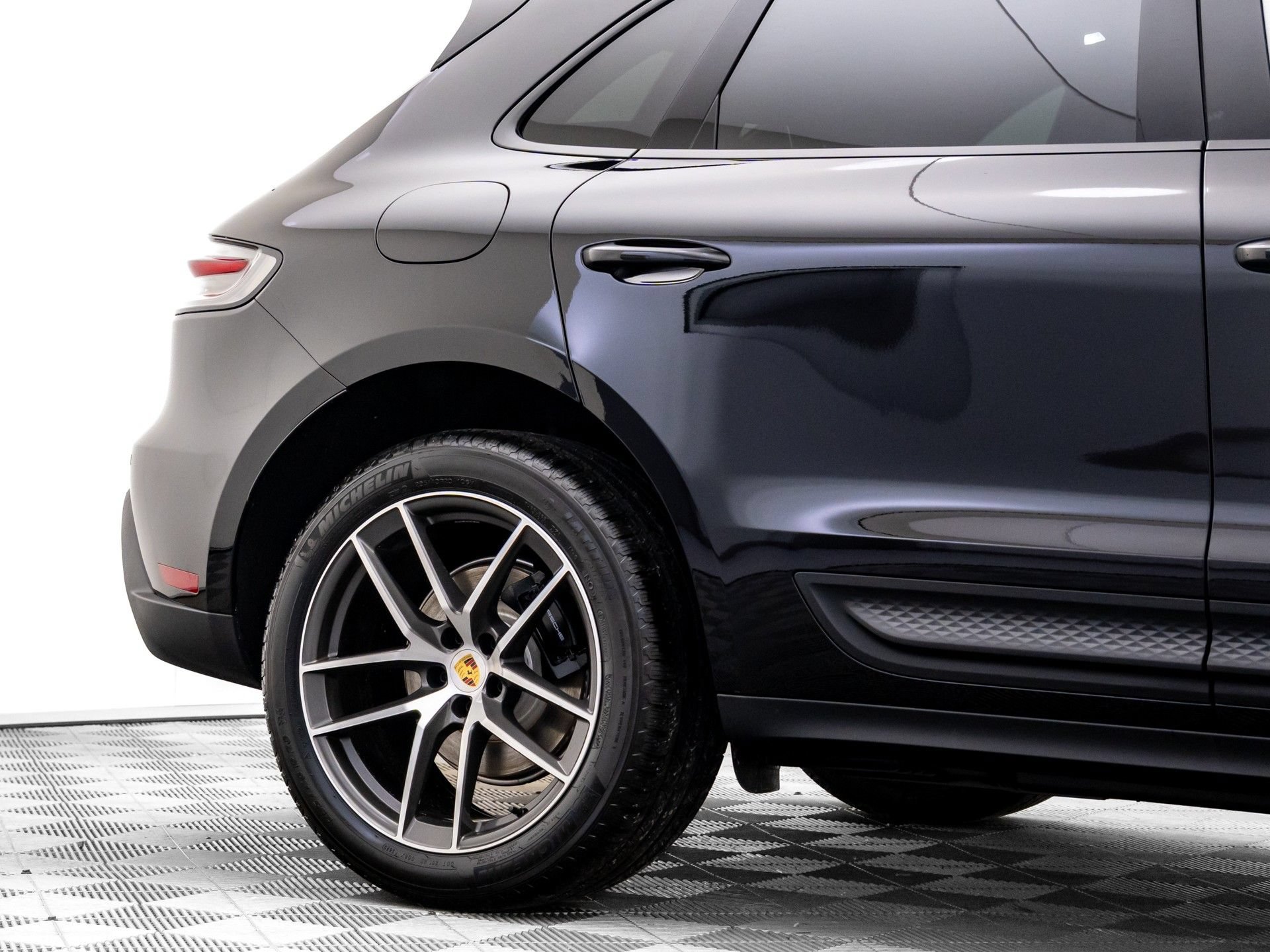 Certified 2026 Porsche Macan AWD/4WD image 34